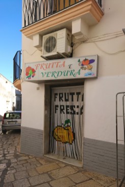 italy fruit and veg shop